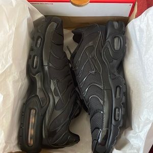 Nike Air Max Plus (Black)